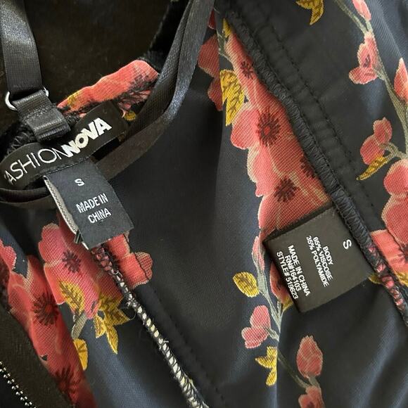 Fashion Nova Women Sleeveless Velvet Bustier Top Black Grunge Whimsigoth Small - Picture 5 of 8